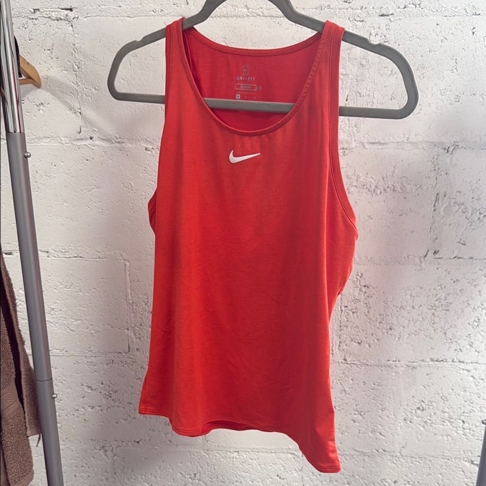 Nike Women's Red Tank Top - Size Medium Slim Fit - Never Worn - Open Back